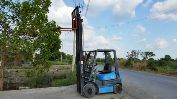 ขายด่วนรถยก TOYOTA 6FDดีเซลยก1.5ตันเสาสูง3เมตรยางตันหน้าหลังรถนอกนำเข้ายังไม่เคยใช้งานในเมืองไทยเลย=รุ่นใหม่ขายถูกๆๆ