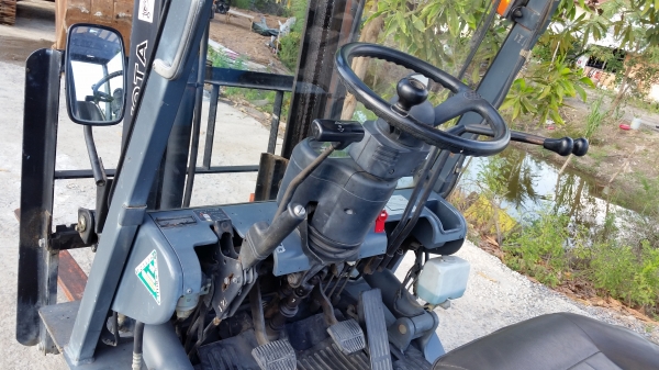 ขายด่วนรถยก TOYOTA 6FDดีเซลยก1.5ตันเสาสูง3เมตรยางตันหน้าหลังรถนอกนำเข้ายังไม่เคยใช้งานในเมืองไทยเลย=รุ่นใหม่ขายถูกๆๆ