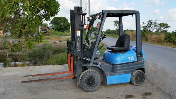 ขายด่วนรถยก TOYOTA 6FDดีเซลยก1.5ตันเสาสูง3เมตรยางตันหน้าหลังรถนอกนำเข้ายังไม่เคยใช้งานในเมืองไทยเลย=รุ่นใหม่ขายถูกๆๆ