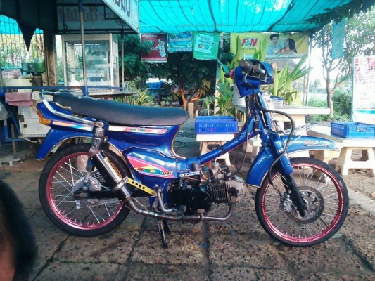 ขาย ดรีมคุรุ สีขาวเครื่องโซ125 (มีเล่มทะเบียน)รถพร้อมใช้งาน ค่าตัว 8000 บาท สนใจโทร.089-8054390 โอ๋ อยู่จังหวัด ลพบุรี