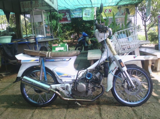 ขาย ดรีมคุรุ สีขาวเครื่องโซ125 (มีเล่มทะเบียน)รถพร้อมใช้งาน ค่าตัว 8000 บาท สนใจโทร.089-8054390 โอ๋ อยู่จังหวัด ลพบุรี