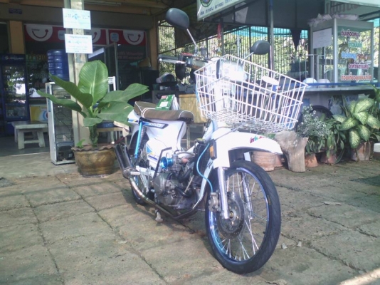 ขาย ดรีมคุรุ สีขาวเครื่องโซ125 (มีเล่มทะเบียน)รถพร้อมใช้งาน ค่าตัว 8000 บาท สนใจโทร.089-8054390 โอ๋ อยู่จังหวัด ลพบุรี