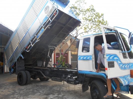 ขายอีซุซุดั้มเครื่อง 175 แรงสภาพดีพร้อมใช้ยางดี 6 เส้นสวยๆครับ