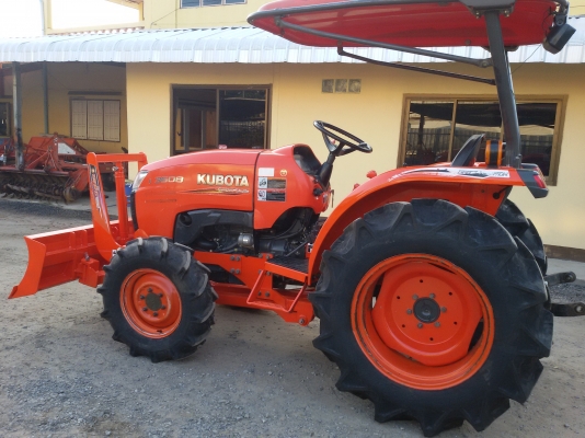 ปัญญาแทรคเตอร์..จัดมาให้ครับ ด่วน!!!คูโบต้า L3608 พร้อมใบมีดคานล่าง พร้อมผานบุกเบิกตราช้าง 22&times;4 ยางใหม่4เส้น จัดส่ง อ.เมือง จ.กำแพงเพชร