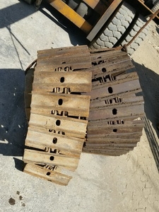 ขาย - แทรคเหล็ก สำหรับ รถขุด PC 20 -30 กว้าง 30 ซม ระยะห่างข้อ 10.5 ซม
