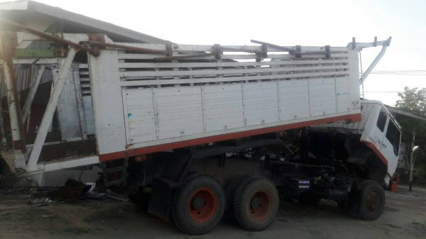 สิบล้อ มิตซู ไอ้หลง 220โบว์ FN527 ปี39 TF 2เพา แม่ลูก 3คาน  สภาพดีสวยบางเดิมทุกคัน ทะเบียนพร้อมโอน