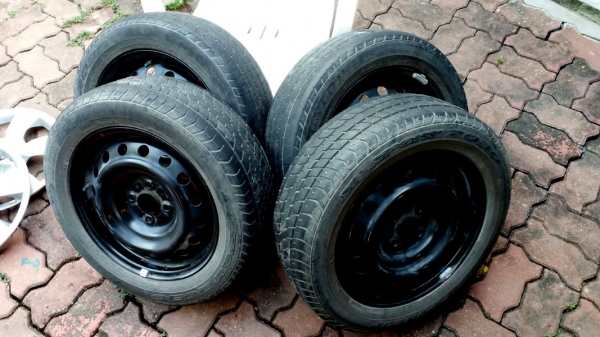 ขายล้อกะทะ+ยาง ปลดจาก yaris 2012