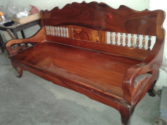 เตียงไม้มือสอง