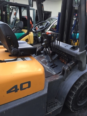 ขายรถยกโฟร์คลิฟท์ TCM 4ตัน ( หนีบกลม ) ขายรถยกโฟร์คลิฟท์ TCM 4ตัน ( หนีบกลม )