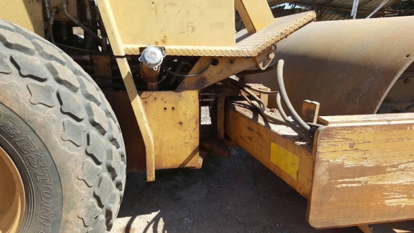 ขายแล้วครับ รถบดสั่นสะเทือน CAT CS-563 เอกสารเล่มทะเบียนครบ รถสวยพร้อมใช้