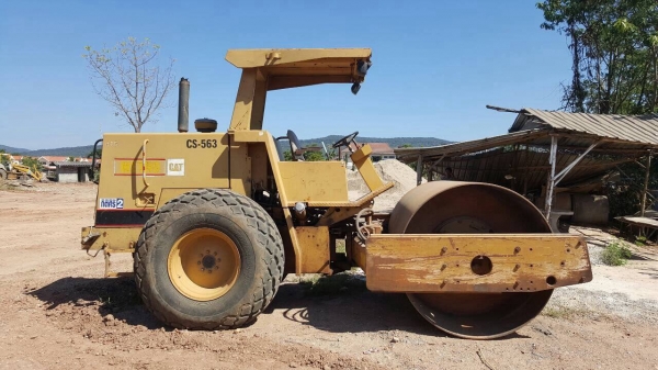 ขายแล้วครับ รถบดสั่นสะเทือน CAT CS-563 เอกสารเล่มทะเบียนครบ รถสวยพร้อมใช้