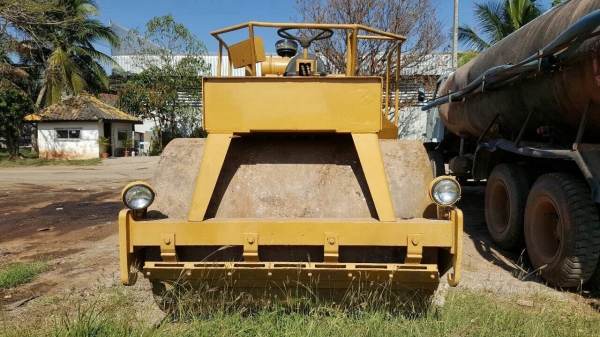 ขาย รถบดสั่นสะเทือน หน้า-หลัง เบรคดาวน์ DYNAPAC CC42A 4X4 เอกสารเล่มทะเบียนครบ รถพร้อมใช้ ซื้อไปใช้รับรองไม่ผิดหวังครับ ราคาต่อรองได้