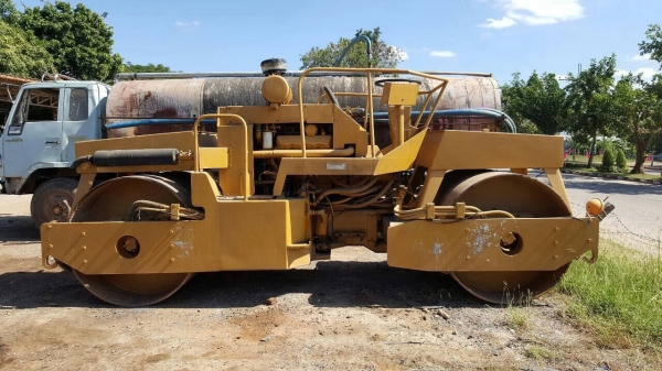 ขาย รถบดสั่นสะเทือน หน้า-หลัง เบรคดาวน์ DYNAPAC CC42A 4X4 เอกสารเล่มทะเบียนครบ รถพร้อมใช้ ซื้อไปใช้รับรองไม่ผิดหวังครับ ราคาต่อรองได้