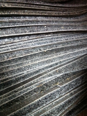 แผ่นพรมหนาทำความสะอาดง่าย ปูพื้น , ปูผนังป้องกันเสียงสะท้อนได้ ด้านหลังเป็นยางหนา แผ่นพรมหนาทำความสะอาดง่าย ปูพื้น , ปูผนังป้องกันเสียงสะท้อนได้ ด้านหลังเป็นยางหนา