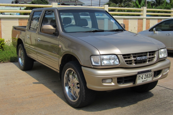 โรดิโอ 4 ประตูโฟร์วิวล์ไดว์ฟ