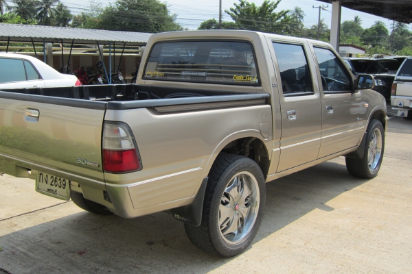 โรดิโอ 4 ประตูโฟร์วิวล์ไดว์ฟ โรดิโอ 4 ประตูโฟร์วิวล์ไดว์ฟ