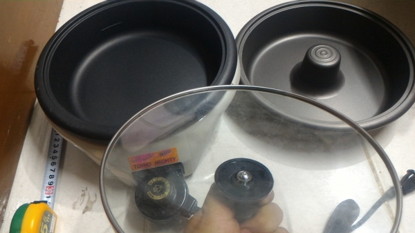 กะทะเอนกไฟฟ้าประสงค์เคลื่อบเทฟลอน TORIO  MIGHTY  ของใหม่จากญี่ปุ่น  มีหม้อเปลี่ยนเข้าออกได้สองแบบ