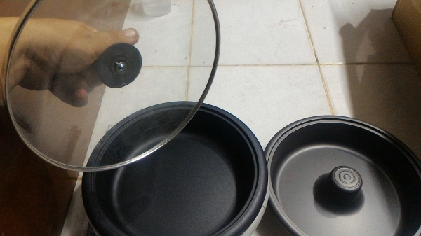 กะทะเอนกไฟฟ้าประสงค์เคลื่อบเทฟลอน TORIO  MIGHTY  ของใหม่จากญี่ปุ่น  มีหม้อเปลี่ยนเข้าออกได้สองแบบ