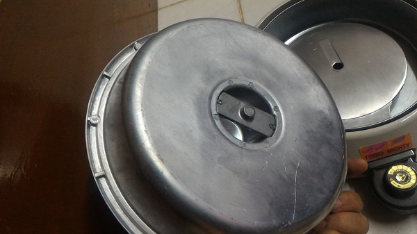 กะทะเอนกไฟฟ้าประสงค์เคลื่อบเทฟลอน TORIO  MIGHTY  ของใหม่จากญี่ปุ่น  มีหม้อเปลี่ยนเข้าออกได้สองแบบ