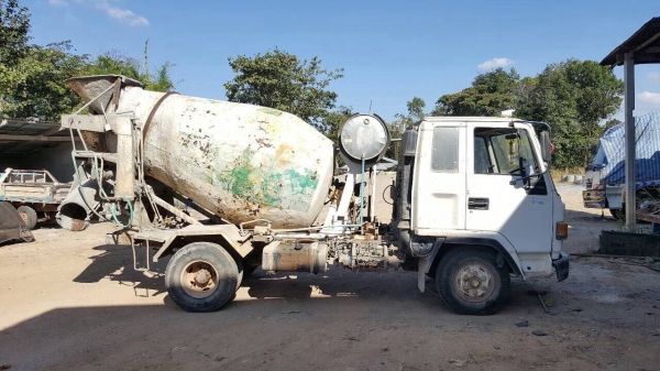 ขายรถโม่ปูน 3 คิว 6 ล้อ ISUZU ROCKY เครื่อง 6BG1 175 แรงม้า คัสซีสวยตลอดเส้น เบรคทิฟฟี่ พวงมาลัยพาวเวอร์ เอกสารเล่มทะเบียนพร้อมโอน