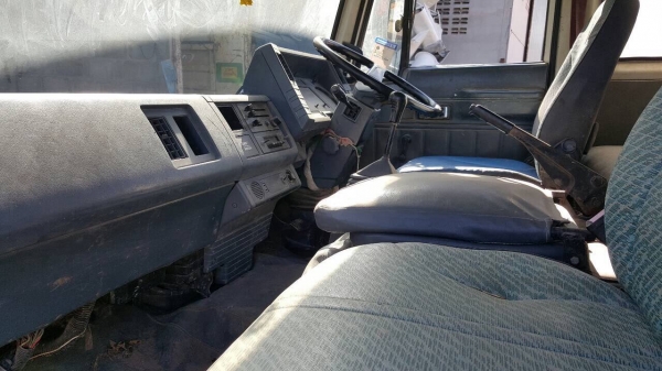 ขายรถโม่ปูน 3 คิว 6 ล้อ ISUZU ROCKY เครื่อง 6BG1 175 แรงม้า คัสซีสวยตลอดเส้น เบรคทิฟฟี่ พวงมาลัยพาวเวอร์ เอกสารเล่มทะเบียนพร้อมโอน