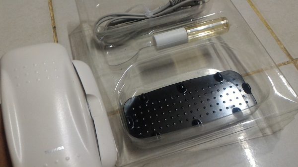 เตารีดผ้าพกพา TOSHIBA ของใหม่ แบบหนีบและถอดแยกการทำงานได้