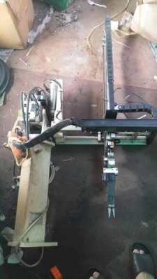 ขายแขนกลเครื่องฉีดพลาสติก Robot for injection machine มี 2 ตัว 0898135855