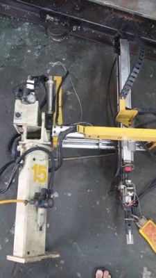ขายแขนกลเครื่องฉีดพลาสติก Robot for injection machine มี 2 ตัว 0898135855