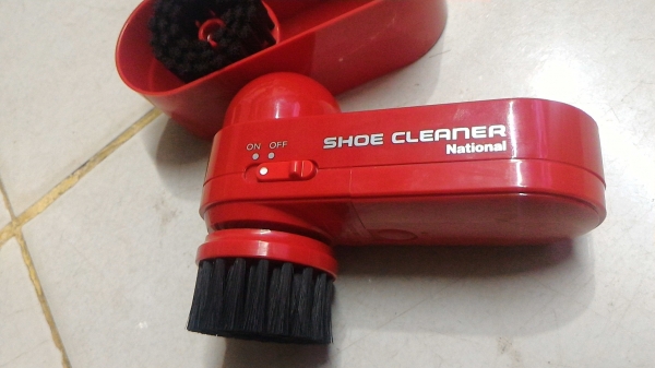 เครื่องขัดมันและทำความสะอาดรองเท้า National ของใหม่มีชุดแปรงขัดให้สองอัน