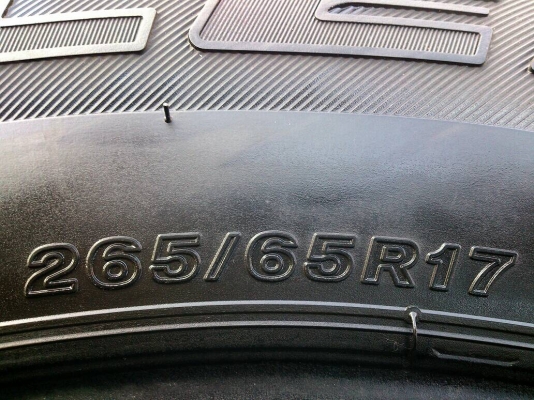 ขายยาง บริดสโตน 265/65R17  ปี14 ดอกยางเต็มสวยสดไม่มีปะ จำนวน 1 ชุด 7900