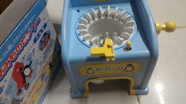 เครื่องทอผ้าระบบอัตโนมัติจากไหมพรหมก้อนเดียว เป็นแบบหมุนด้วยมือ