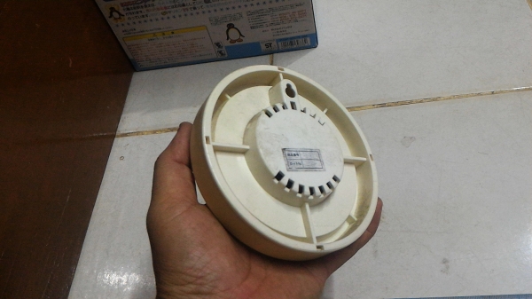 เครื่องวัดอุณหภูมิและความชื่นแบบติดผนัง ไม่ใช้ไฟฟ้า บอกค่าต่างบนหน้าปัด