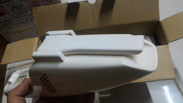 เครื่องดูดฝุ่นแบบพกพา TWIN  BIRD เป็นของใหม่ ใช้พลังงานจากถ่าน 4 ก้อน