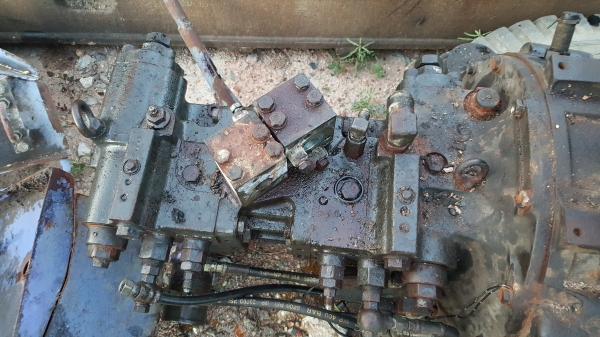 ขายด่วน เครื่อง+ปั้ม ใส่ KOMATSU PC200-6-7 สภาพสวย