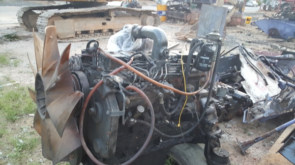 ขายด่วน เครื่อง+ปั้ม ใส่ KOMATSU PC200-6-7 สภาพสวย