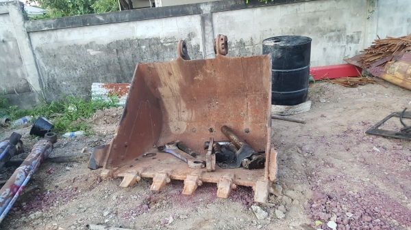 ขายด่วน บุ้งกี๋ใหญ่พิเศษใส่ KOMATSU PC200