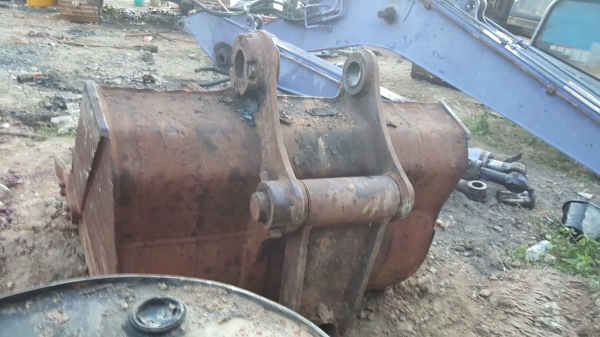 ขายด่วน บุ้งกี๋ใหญ่พิเศษใส่ KOMATSU PC200