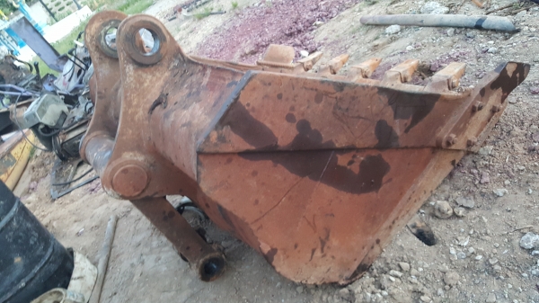 ขายด่วน บุ้งกี๋ใหญ่พิเศษใส่ KOMATSU PC200