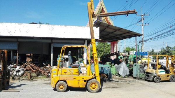 Sell> KOMATSU FG 25 เบนซิน ติดแก๊ส ยก 2.5 ตัน. สูง 4 เมตร.