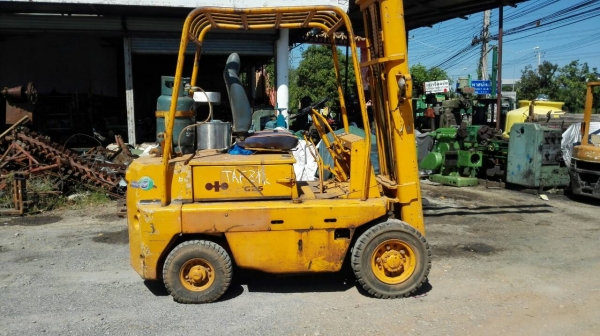 Sell> KOMATSU FG 25 เบนซิน ติดแก๊ส ยก 2.5 ตัน. สูง 4 เมตร.