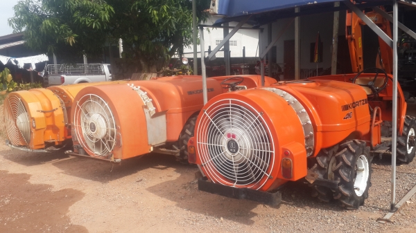 ขายด่วนรถพ่นยา ขนาด 600 ลิตร/ 1,000 ลิตร รถนอกแท้ ใช้งานได้เลย