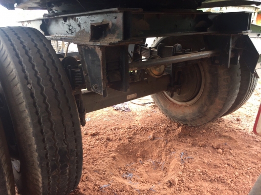 (ปิดการขายผุ้ใหญ่ออ๋ง จ . อยุธยา )หางพ่วง 3 เพลา  ดั้ม  สามมิตร ปี 53  (หางห้างแท้)  พร้อมใช้งาน เล่มติดมือ..