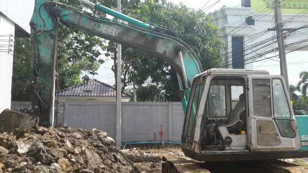 ขายรถแบคโฮ  KOBELCO  sk045 ติดลายหัวเจาะรถสวยพร้อมใช้(ใช้งานอยู่)ราคา555,000 090-772-3710 090-772-3708