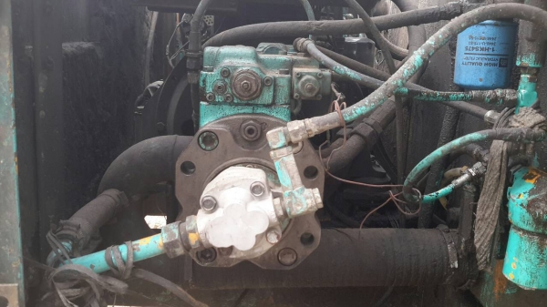 ขายรถแบคโฮ  KOBELCO  sk045 ติดลายหัวเจาะรถสวยพร้อมใช้(ใช้งานอยู่)ราคา555,000 090-772-3710 090-772-3708