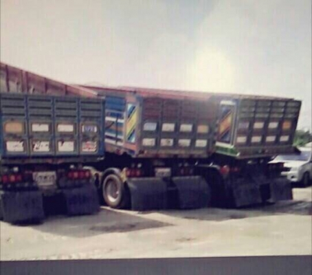 ขายครับ เทรเลอร์ 3 คาน มี 2 คันๆละ 2300000 ครับ ปี 54 ปี 53 ครับ