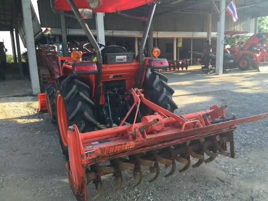 ขายรถไถคูโบต้า L3608 ทำงาน 800ชั่วโมง พร้อมอุปกรณ์ครบชุด สนใจโทร 081-9136451