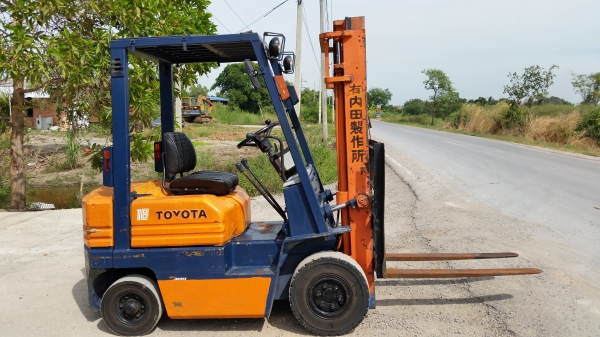 ขายด่วนรถยก TOYOTA 5FG18ยก1.8ตันเสาสูง3เมตรยางตันหน้าหลังรถนอกนำเข้ายังไม่เคยใช้งานในเมืองไทย