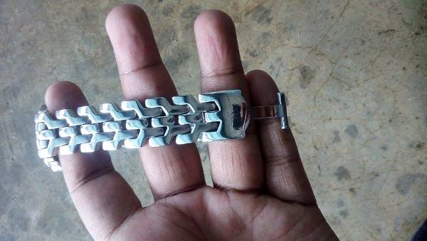 ขายนาฬิกาผู้ชายสายลายก้างปลา