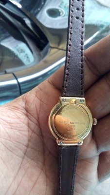 นาฬิกาผู้หญิงตัวเรือนทอง 18 K