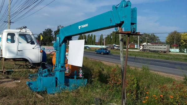 เครนTADANO 5 ตัน 3 ชัก รวมปลอก (ซื้อขายตามสภาพ)อยู่พนัสนิคม จ.ชลบุรี